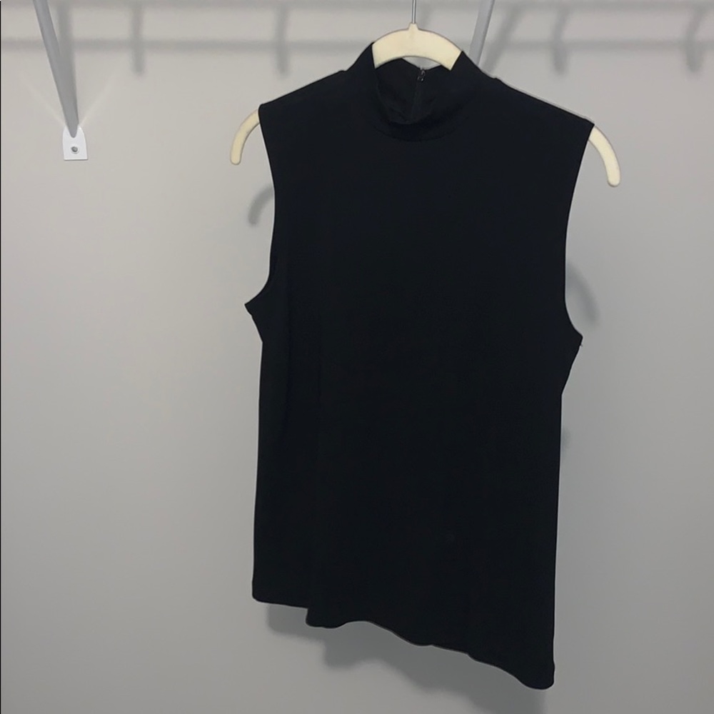 Josephine Chaus Very classy black cut off blouse